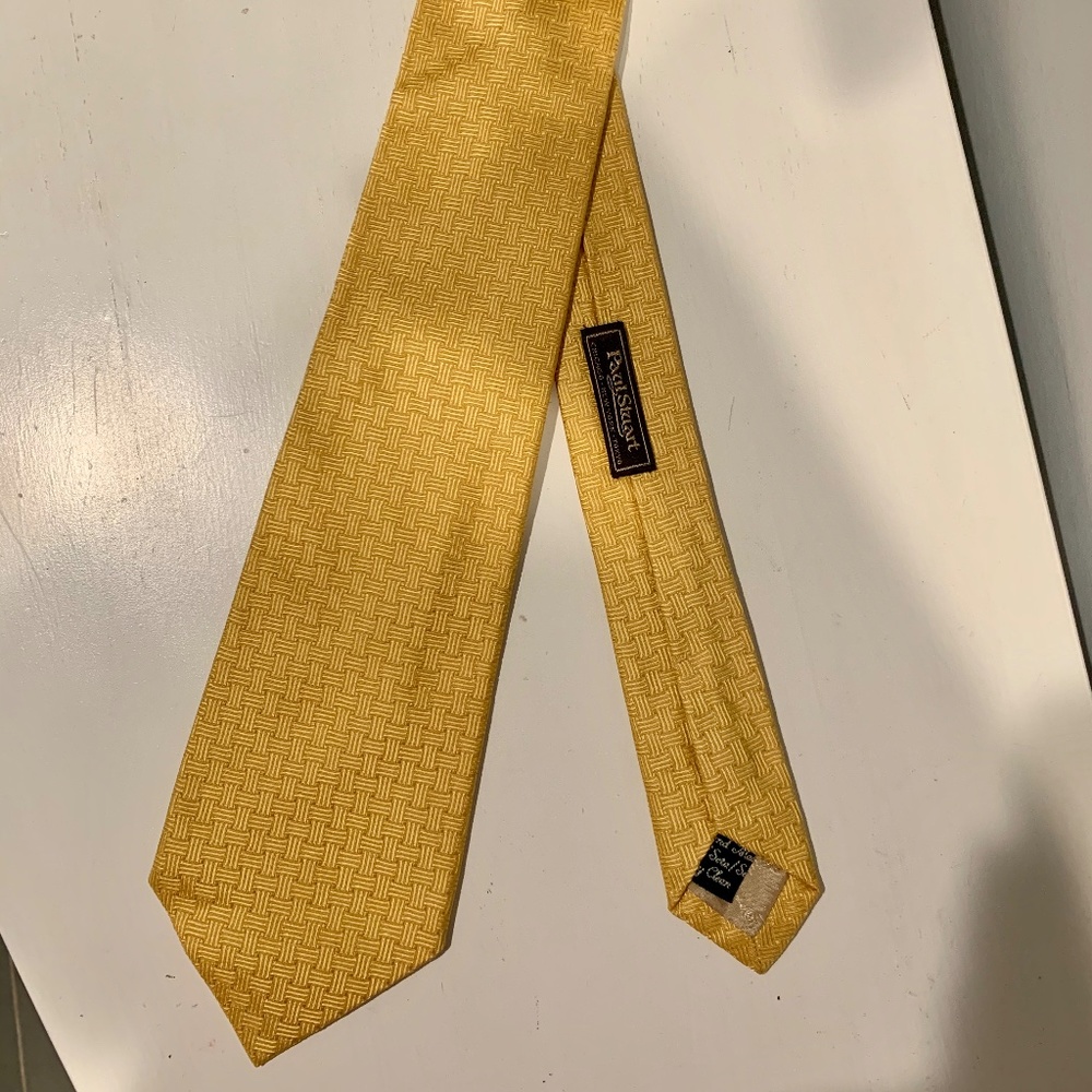 Men’s light yellow tie